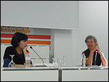 Beatriz Herráez y Lucy Lippard en la tercera presentación pública de Sobre capital y territorio II