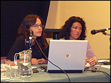 Jana Vidal Reigada y Mª Isabel Mora Grande (APDHA) durante su intervención en Umbrales