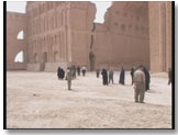 Return to the Land of Wonders [Regreso al País de las Maravillas] Maysoon Pachachi. Documental | Iraq / Reino Unido | 2004 | 88 min © Maysoon Pachachi