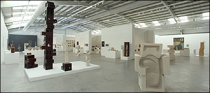 Imagen de la exposición retrospectiva sobre Saloua Raouda Choucair que se celebró entre el 27 de septiembre y el 13 de noviembre de 2011 en el Beirut International Exhibition & Leisure Center
