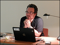 Fernando Bayón durante su intervención en el seminario 'Agenciamientos contra-neoliberales: coaliciones micro-políticas desde el sida'