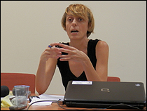 Silvia  L. Gil durante su intervención en el seminario 'Agenciamientos contra-neoliberales: coaliciones micro-políticas desde el sida'
