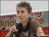 Silvia Federici durante su intervención en la UNIA