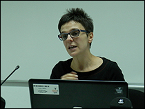 Astrid Agenjo durante su intervención en 'Sobre fronteras y cuerpos desplazados: Diálogos inter-epistémicos'