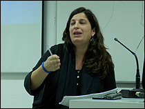 Mercedes G. Jiménez durante su intervención en 'Sobre fronteras y cuerpos desplazados: Diálogos inter-epistémicos'