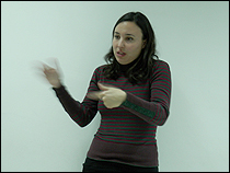 Rebeca Martín Alés (Oficina de Derechos Sociales de Sevilla-ODS) durante su intervención en 'Sobre fronteras y cuerpos desplazados: Diálogos inter-epistémicos'